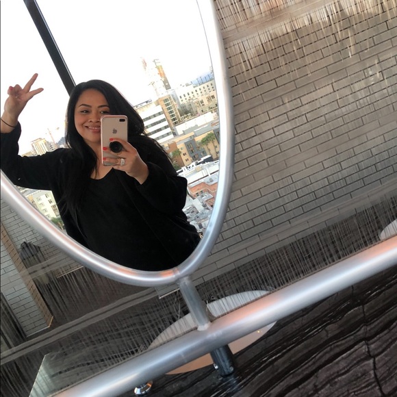 Meet your Posher! - Picture 2 of 7